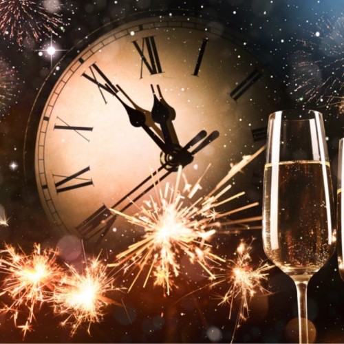 Silvester - Die Uhr steht kurz vor Mitternacht und die Sektgläser sind gefüllt