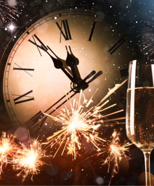 Silvester - Die Uhr steht kurz vor Mitternacht und die Sektgläser sind gefüllt