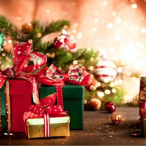 Weihnachten - Geschenke und weihnachtliche Beleuchtung