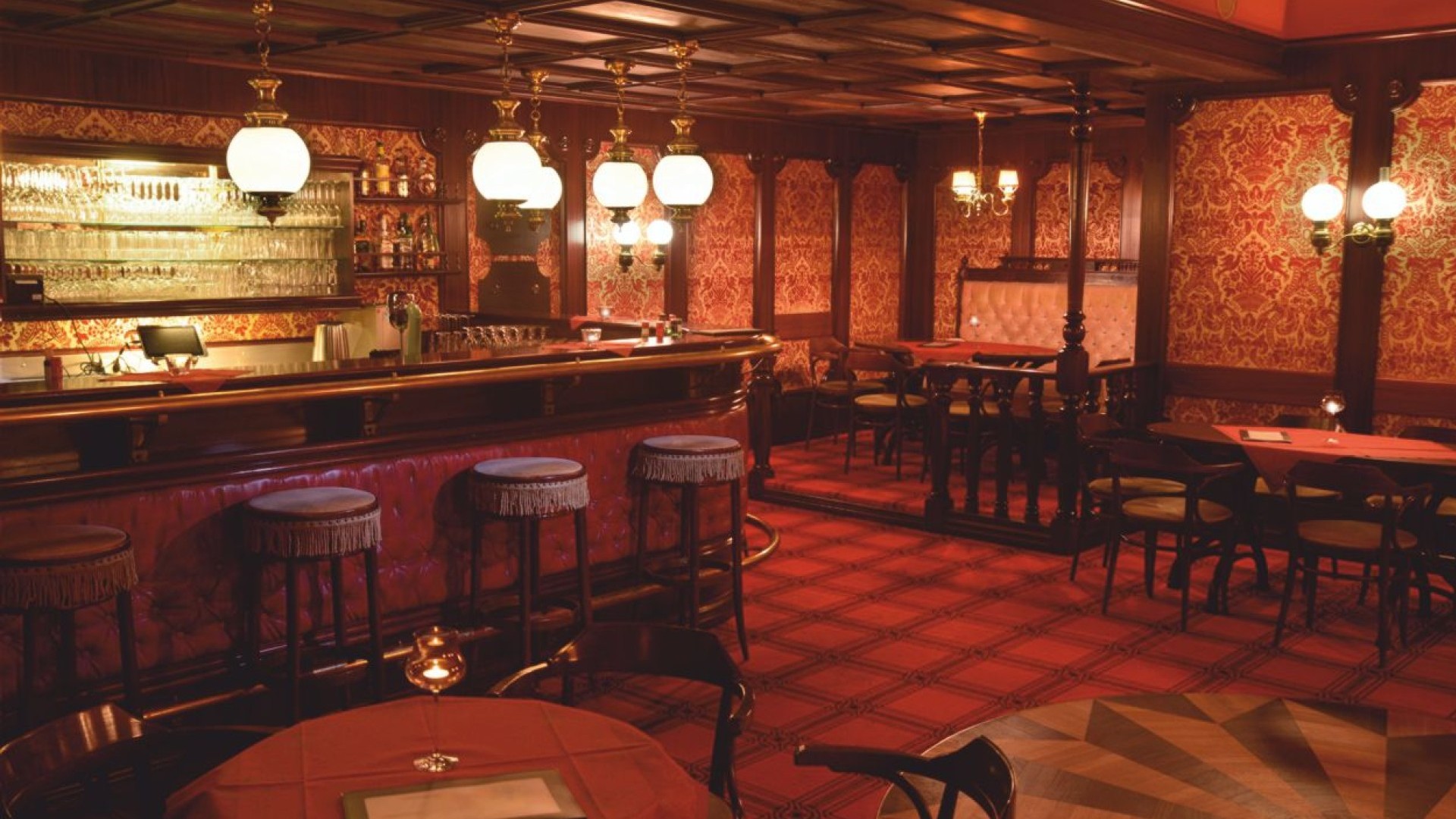 Old English Bar 01