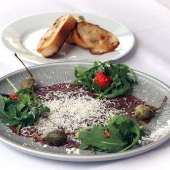 Carpaccio am Tisch zubereitet