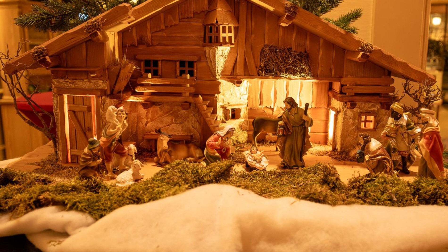 Hotel Kaiseralm – Krippe in der Hotellobby