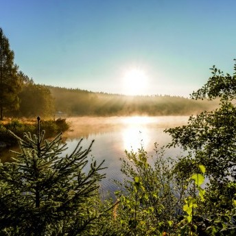 Fichtelsee im Nebel am Morgen