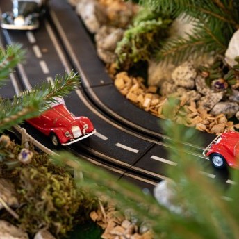 Tischdekoration beim Oldtimer-Treffen der Morgan-Freunde