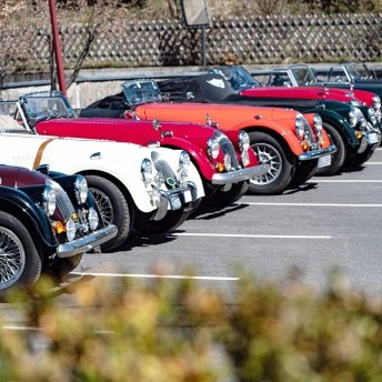 Aufstellung der schönen Autos auf unserem Parkpaltz