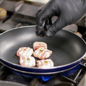 Ziegenkäse im Speckmantel