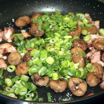 Maronensuppe - Suppeneinlage mit Zwiebellauch