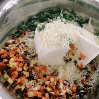 Gefüllte Zwiebeln - Zubereitung der Füllung 