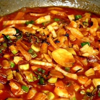 Zucchinischiffchen - Paprika auf Fenchel-Tomatengemüse