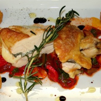 Maishähnchenbrust mit Paprikagemüse - Guten Appetit!