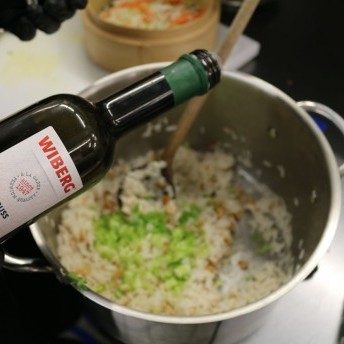 Kabeljau im Bambusdämpfer - Reiszubereitung