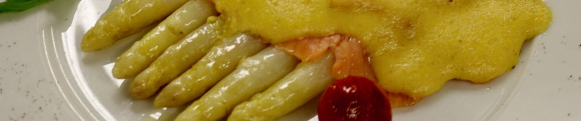 Stangenspargel mit gebeiztem Lachs - Gericht gratinieren