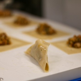 gefüllte Bratwurst-Wan-Tan