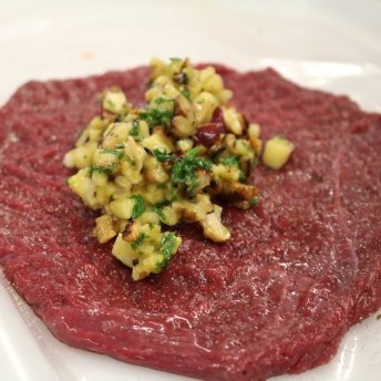 Hirschroulade mit Walnuss-Apfel-Füllung - Fleisch füllen