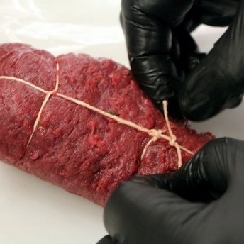 Hirschroulade mit Walnuss-Apfel-Füllung - Fleisch binden