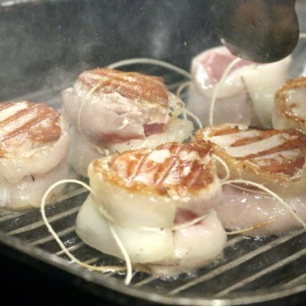 Schweinefilet auf dem Grill braten