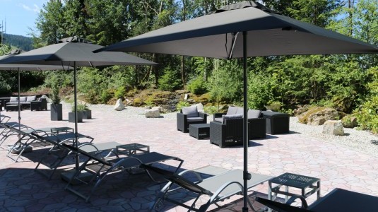 Genießen Sie die Natur auf unserer Schwimmbad-Terrasse