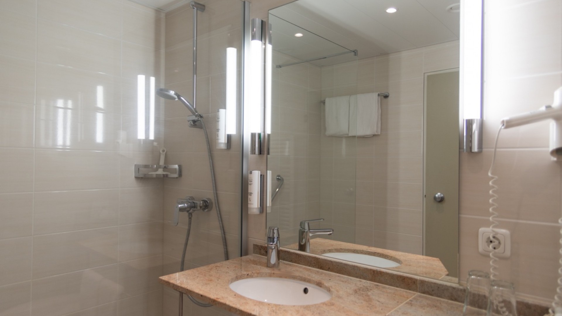 Beispielbad Doppelzimmer